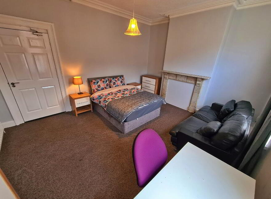 Room 4, 12 Thorndale Avenue, North Belfast, BT14 6BL