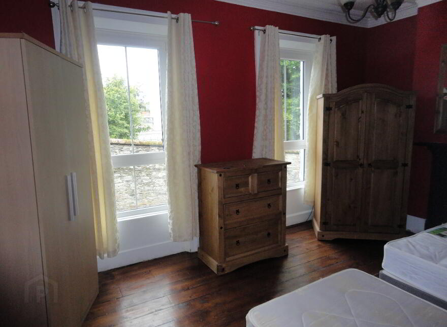STUDENT ACCOMMODATION, 8 Asylum Road, Derry, BT48 7DX