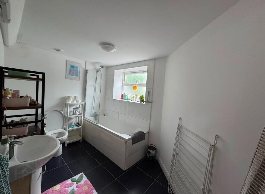 Apt 3, 7 Dunluce Avenue, Belfast, BT9 7AW