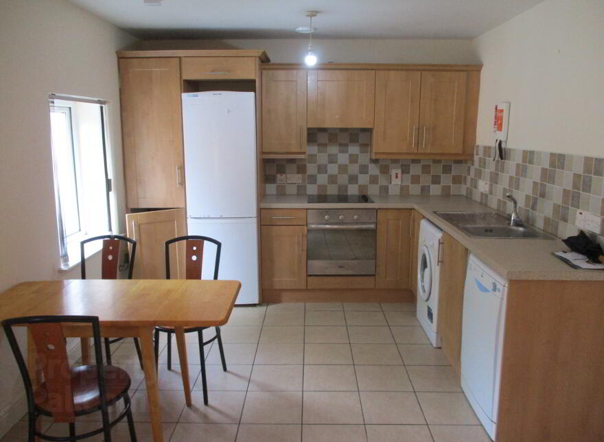 Great Apartment, 80b Fitzroy Avenue, Queens Botanic Quarter, Belfast, BT7 1HX photo