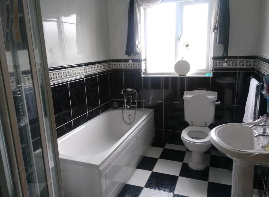 8 Magheraboy Drive, Holiday Let, Portrush, BT56 8GP