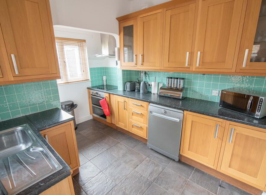 37 Strand Road, Portstewart, BT55 7LU