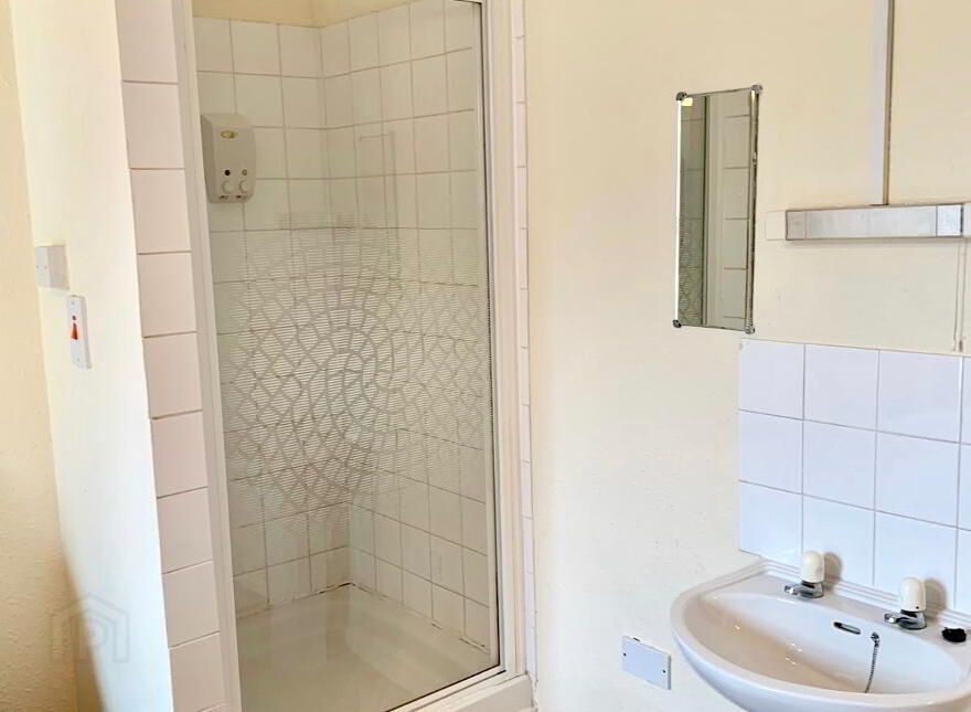 En-Suite Room 2, 115 Cavehill Road, North Belfast, BT15 5BJ