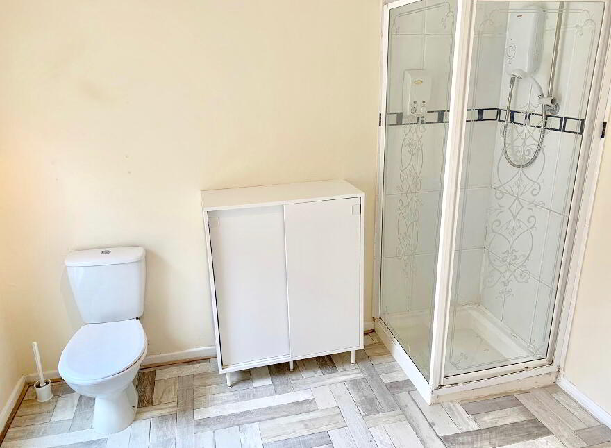 En-Suite Room 2, 115 Cavehill Road, North Belfast, BT15 5BJ