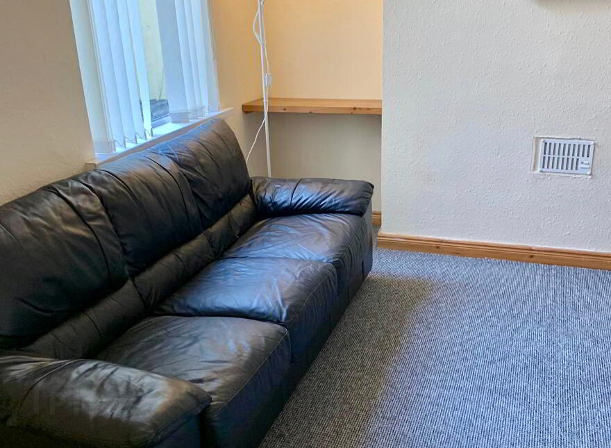 En-Suite Room 2, 115 Cavehill Road, North Belfast, BT15 5BJ