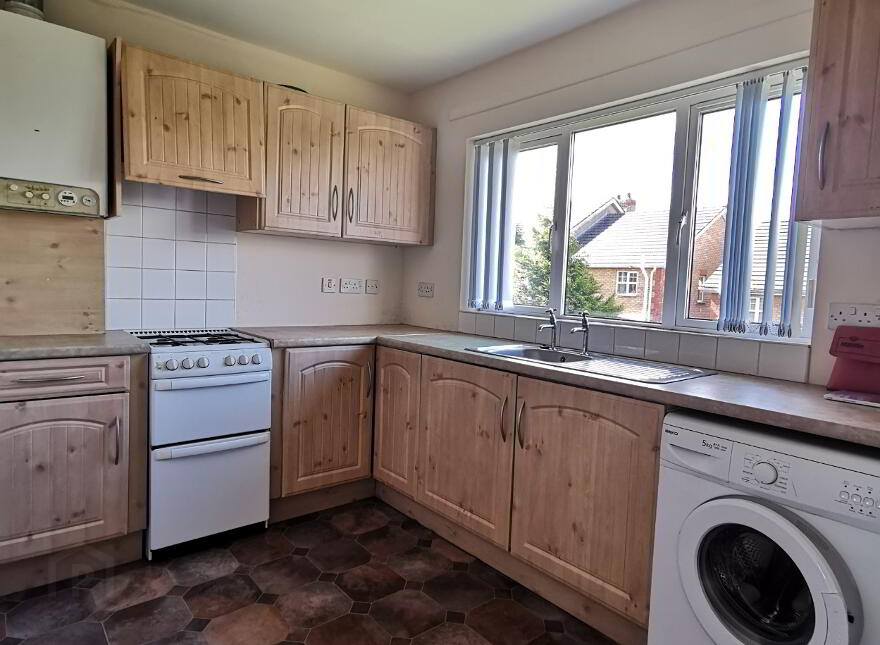 80A Rossdale, Londonderry, BT47 5RD