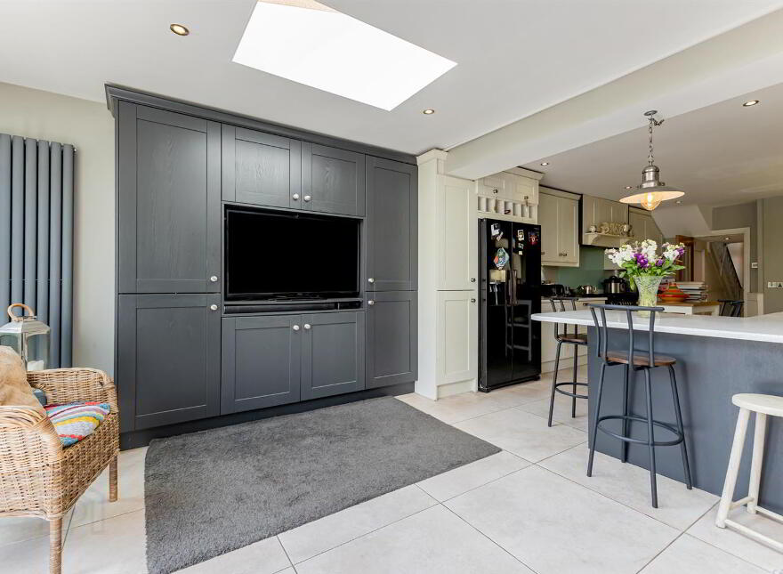16 Ballyholme Esplanade, Bangor, BT20 5LZ