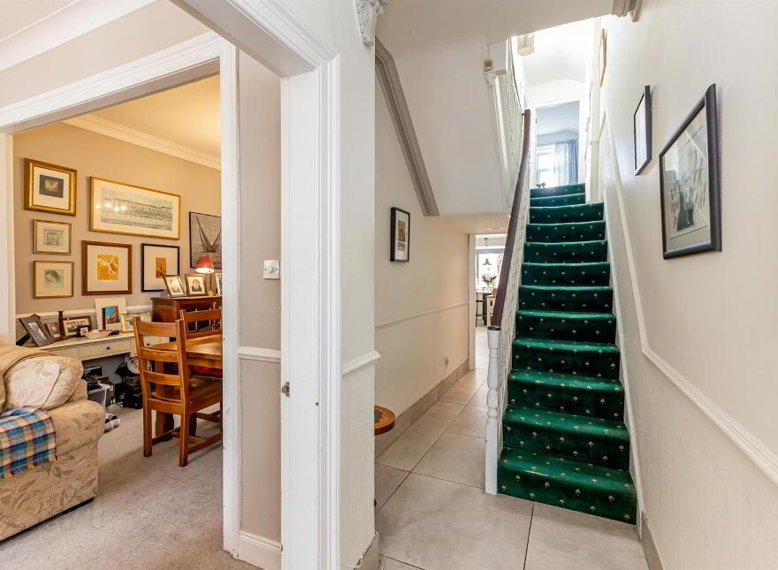 16 Ballyholme Esplanade, Bangor, BT20 5LZ