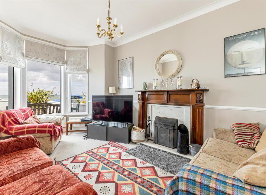 16 Ballyholme Esplanade, Bangor, BT20 5LZ