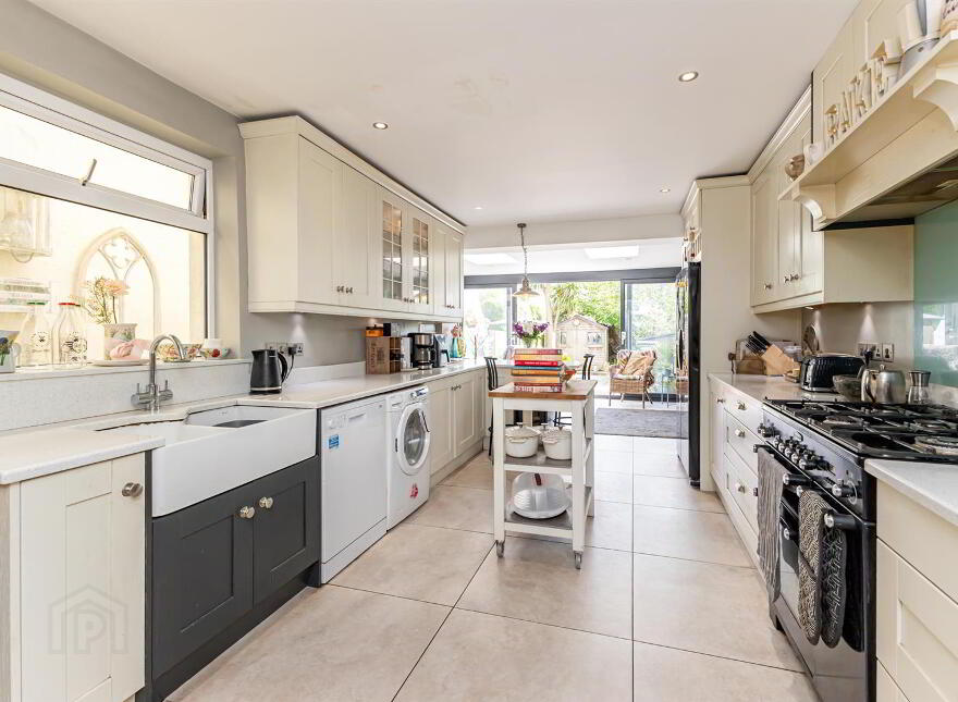 16 Ballyholme Esplanade, Bangor, BT20 5LZ
