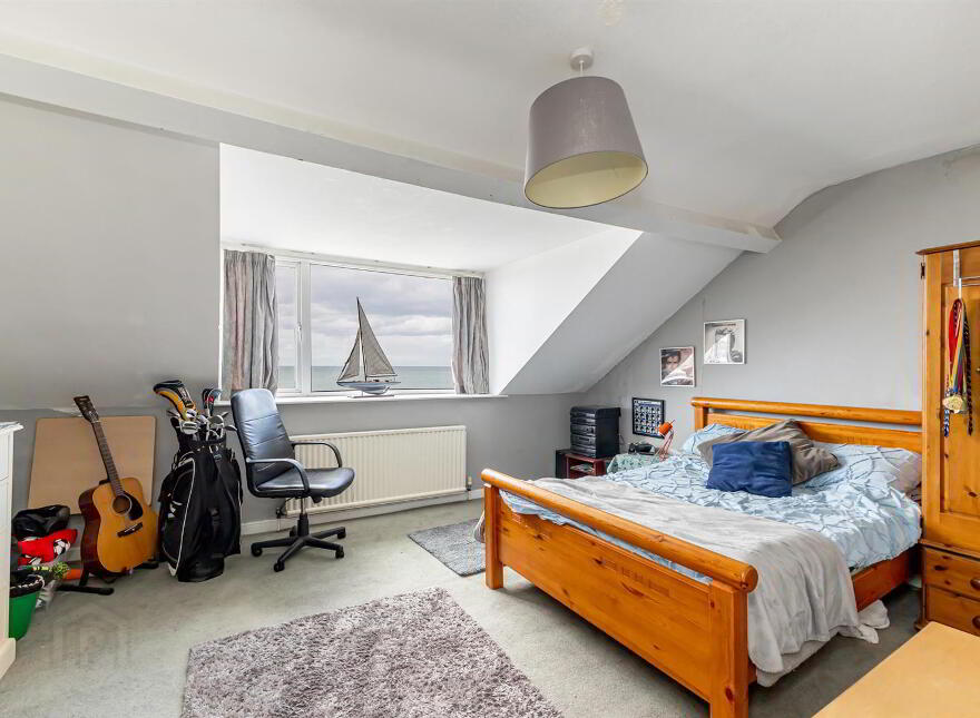 16 Ballyholme Esplanade, Bangor, BT20 5LZ