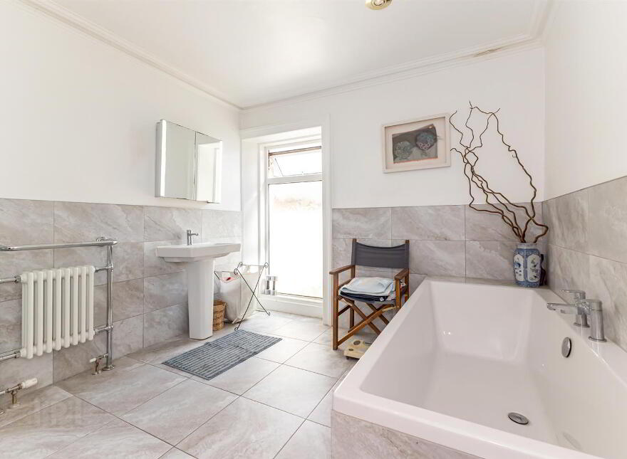 16 Ballyholme Esplanade, Bangor, BT20 5LZ