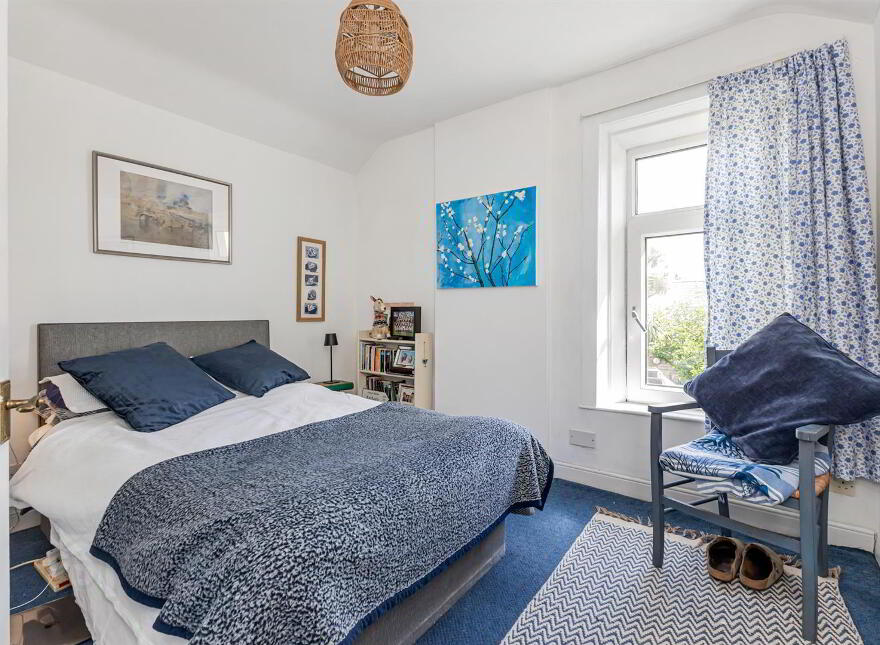 16 Ballyholme Esplanade, Bangor, BT20 5LZ