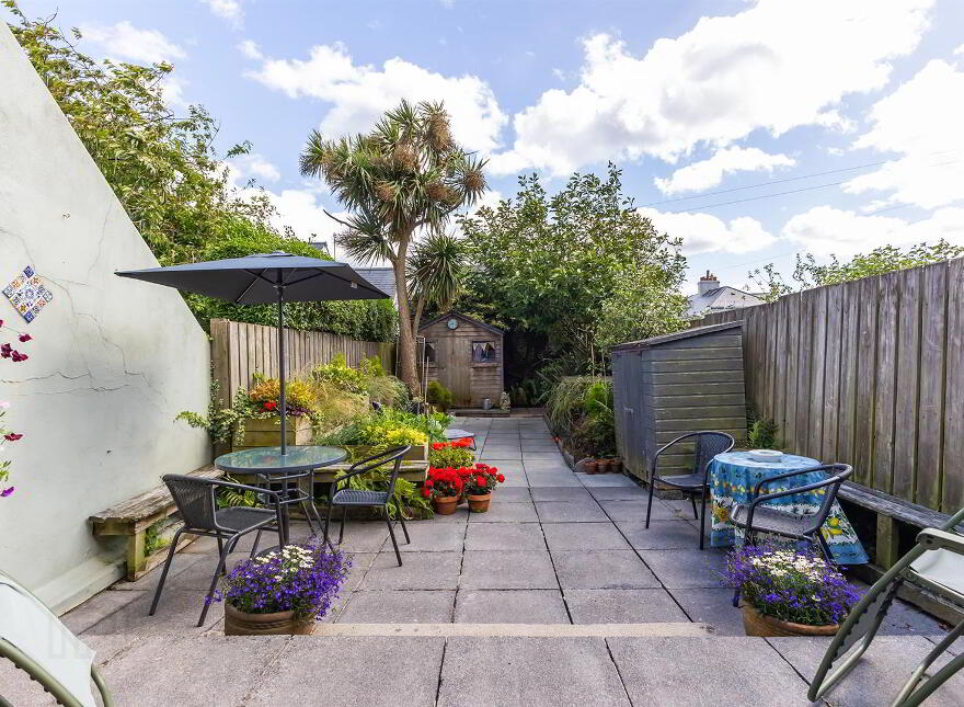 16 Ballyholme Esplanade, Bangor, BT20 5LZ