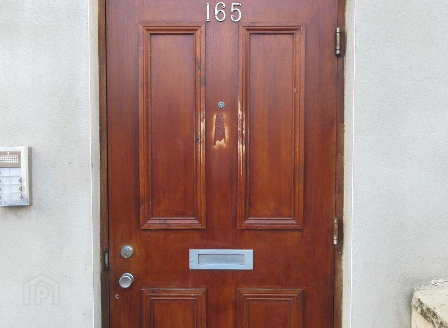 Great Apartment, 165c University Street, Queens Quarter, Belfast, BT7 1HR