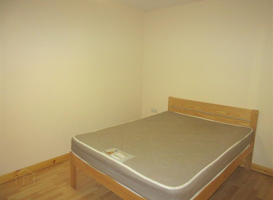 Great Apartment, 165c University Street, Queens Quarter, Belfast, BT7 1HR