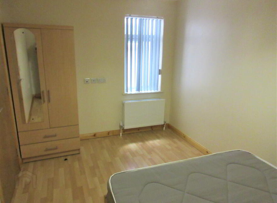 Great Apartment, 165c University Street, Queens Quarter, Belfast, BT7 1HR