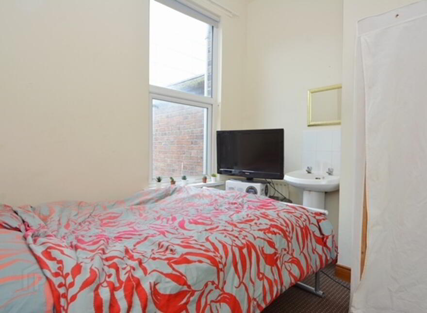 67 Dunluce Avenue, Lisburn Road, Belfast, BT9 7AW