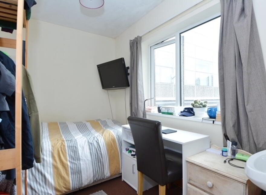 67 Dunluce Avenue, Lisburn Road, Belfast, BT9 7AW