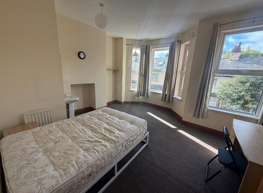 67 Dunluce Avenue, Lisburn Road, Belfast, BT9 7AW