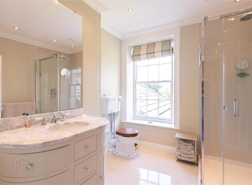 Ballyaughlis Lodge, 238 Ballylesson Road, Drumbo, Lisburn, BT27 5TS