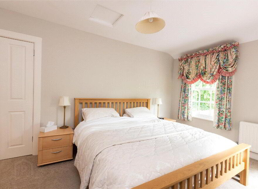 Ballyaughlis Lodge, 238 Ballylesson Road, Drumbo, Lisburn, BT27 5TS