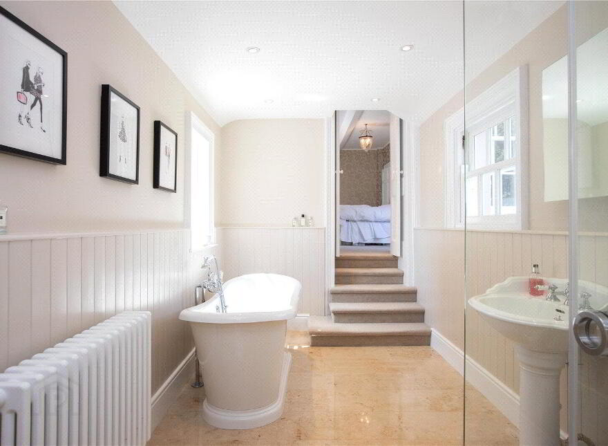 Ballyaughlis Lodge, 238 Ballylesson Road, Drumbo, Lisburn, BT27 5TS