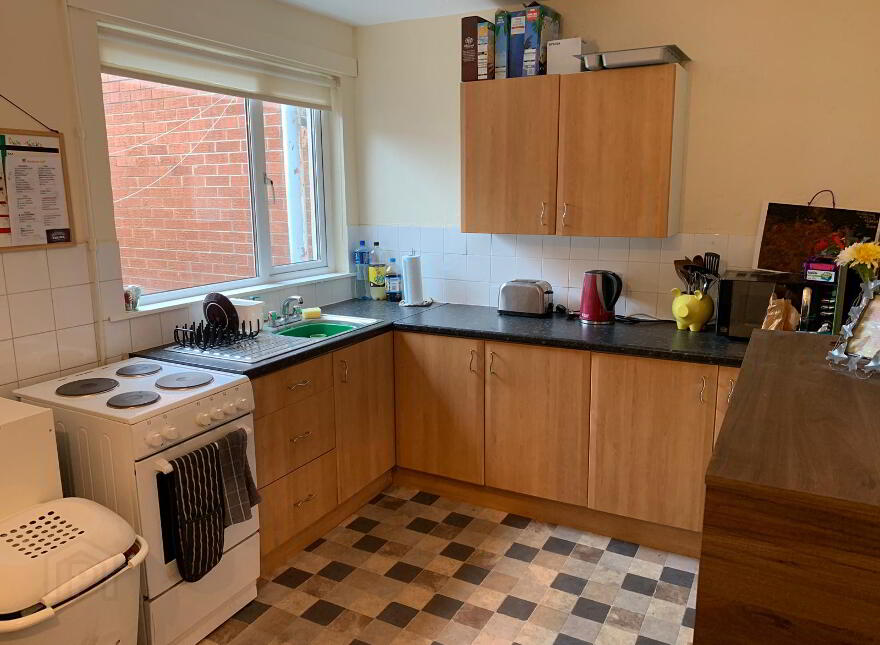 24 Harrogate St, Belfast, BT12 7AT