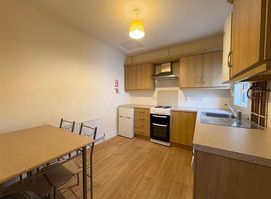 Flat 2, 1 Castlereagh Place, Belfast, BT5 4NN