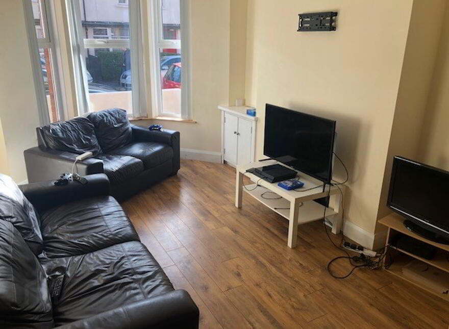 39 Ulsterville Gardens, Lisburn Road, Belfast, BT9 7BA