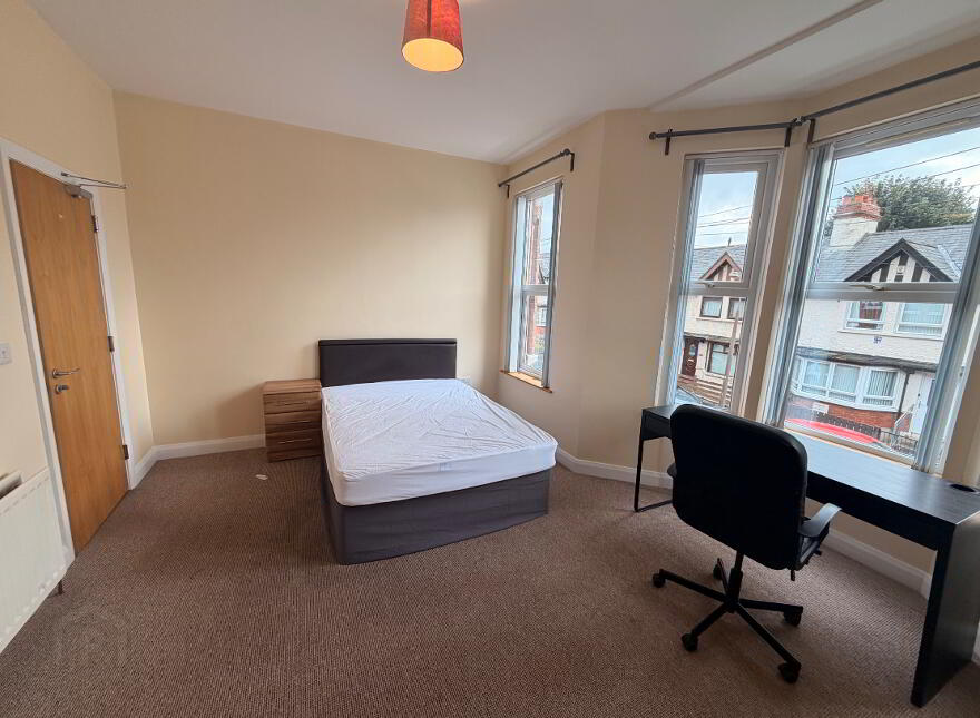 39 Ulsterville Gardens, Lisburn Road, Belfast, BT9 7BA