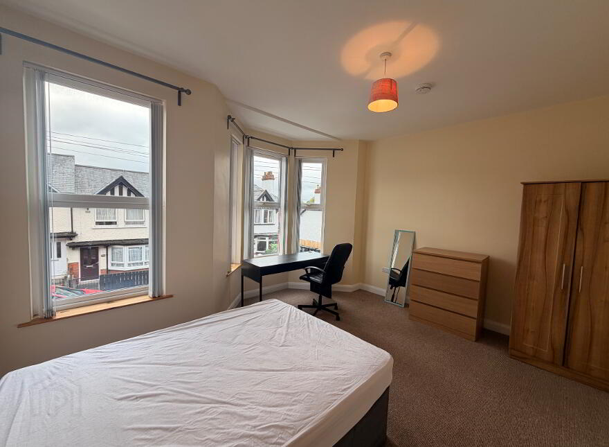 39 Ulsterville Gardens, Lisburn Road, Belfast, BT9 7BA