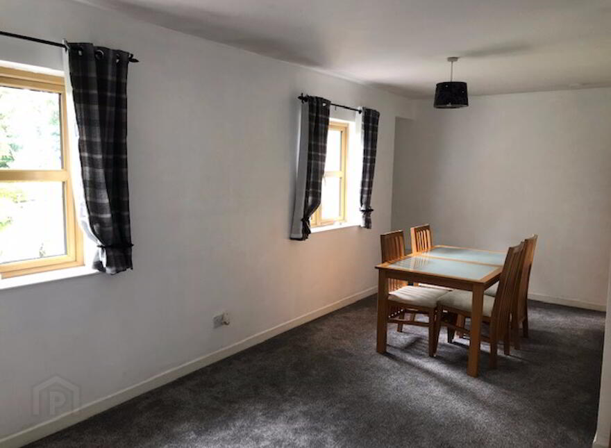 35 Woodrow Gardens, Saintfield, Ballynahinch, BT24 7WG