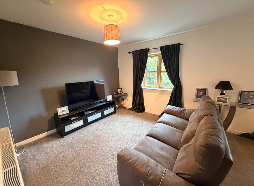 35 Woodrow Gardens, Saintfield, Ballynahinch, BT24 7WG