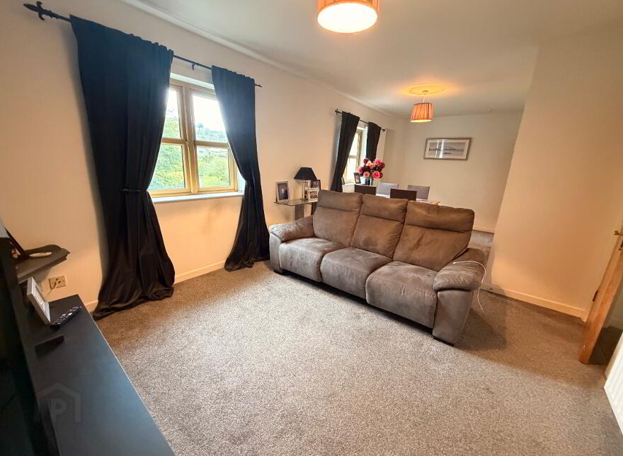 35 Woodrow Gardens, Saintfield, Ballynahinch, BT24 7WG