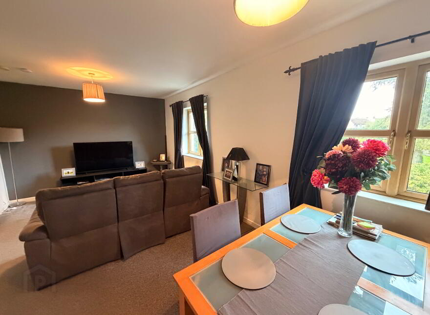 35 Woodrow Gardens, Saintfield, Ballynahinch, BT24 7WG