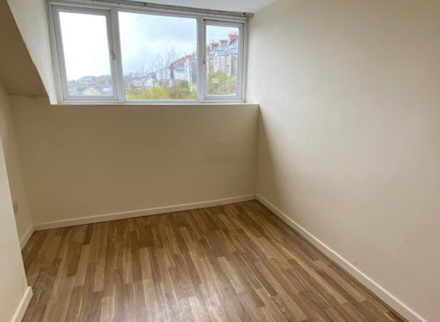 1 Creggan Road, Derry, BT48 9DA