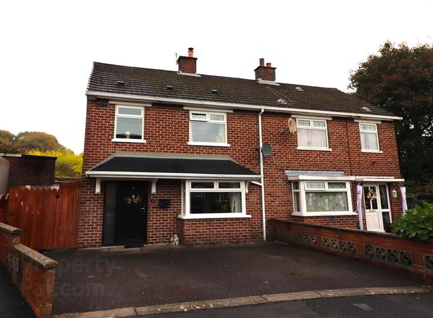 24 Lawnmount Crescent, Grand Street, Lisburn, BT27 4TT photo