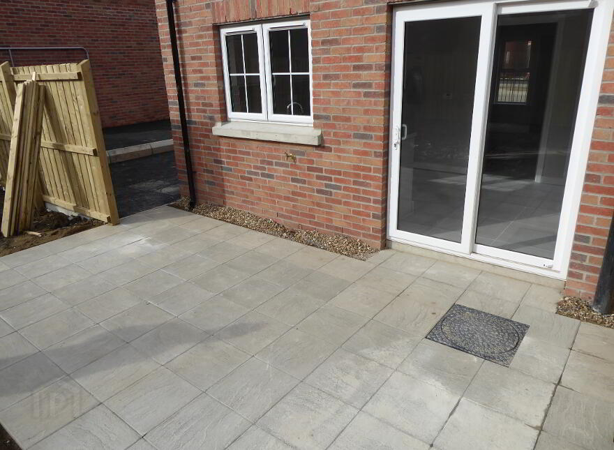 18 Broadway Link, Belfast, BT12 6EX