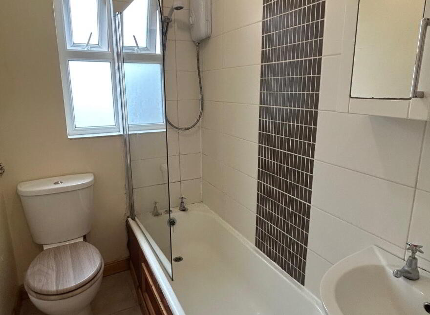 Great Apartment, 41E Agincourt Avenue, Queens Quarter, Belfast, BT7 1QA