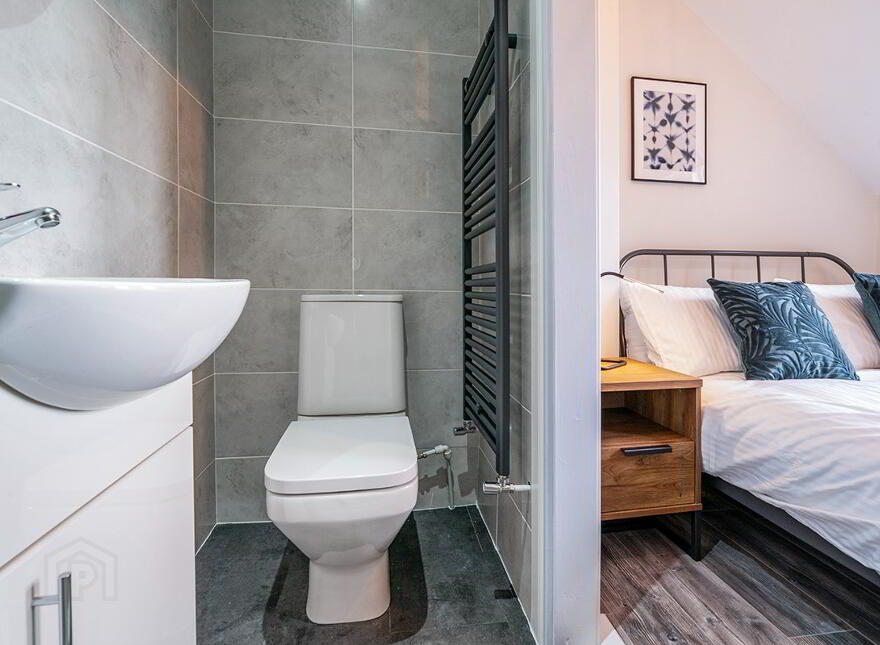 33 Colenso Parade, Stranmillis, Belfast, BT9 5AN