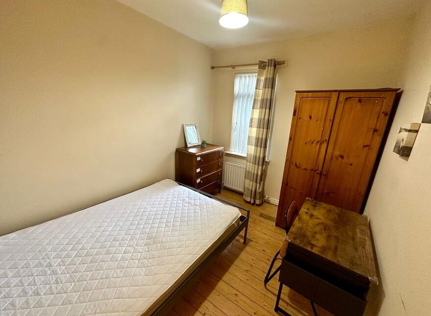Donegall Road, Room1, & Room 3. All Utility Bills Included, Belfast, BT12 5NB