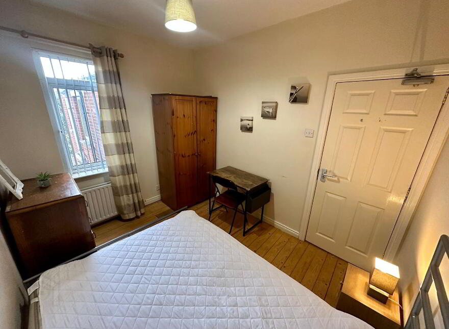 Donegall Road, Room1, & Room 3. All Utility Bills Included, Belfast, BT12 5NB