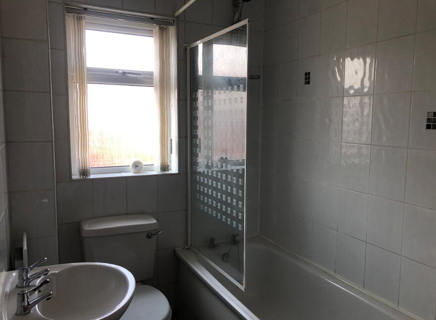 2 Lisavon Parade, Belfast, BT4 1LE