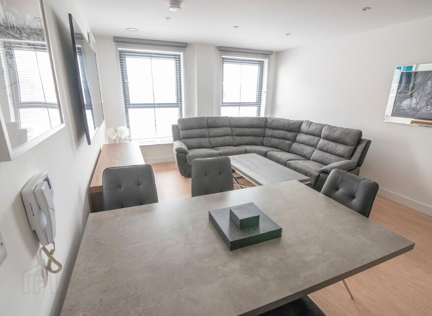 10 Coastal Links Apts, 33-35 Main Street, Portrush, BT56 8FU