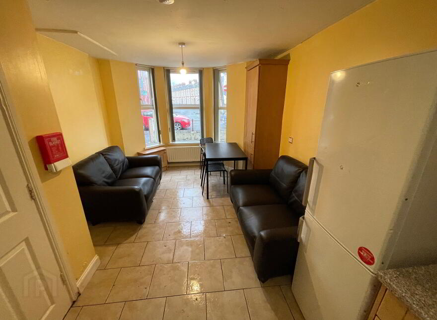 Great 4 Bedroom Apartment, 16 Rugby Avenue, Queens Quarter, Belfast, BT7 1RG