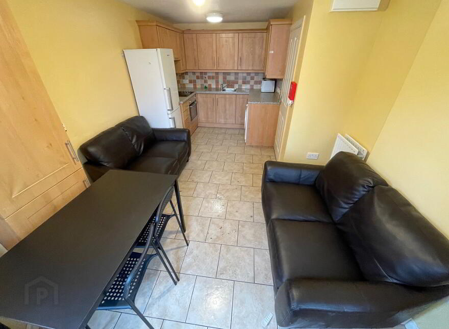Great 4 Bedroom Apartment, 16 Rugby Avenue, Queens Quarter, Belfast, BT7 1RG