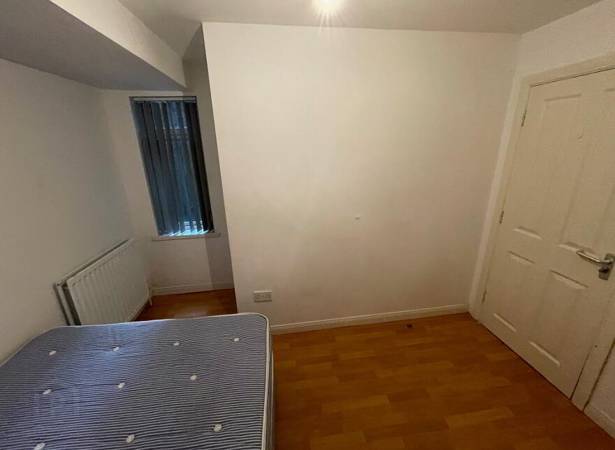 Great 4 Bedroom Apartment, 16 Rugby Avenue, Queens Quarter, Belfast, BT7 1RG