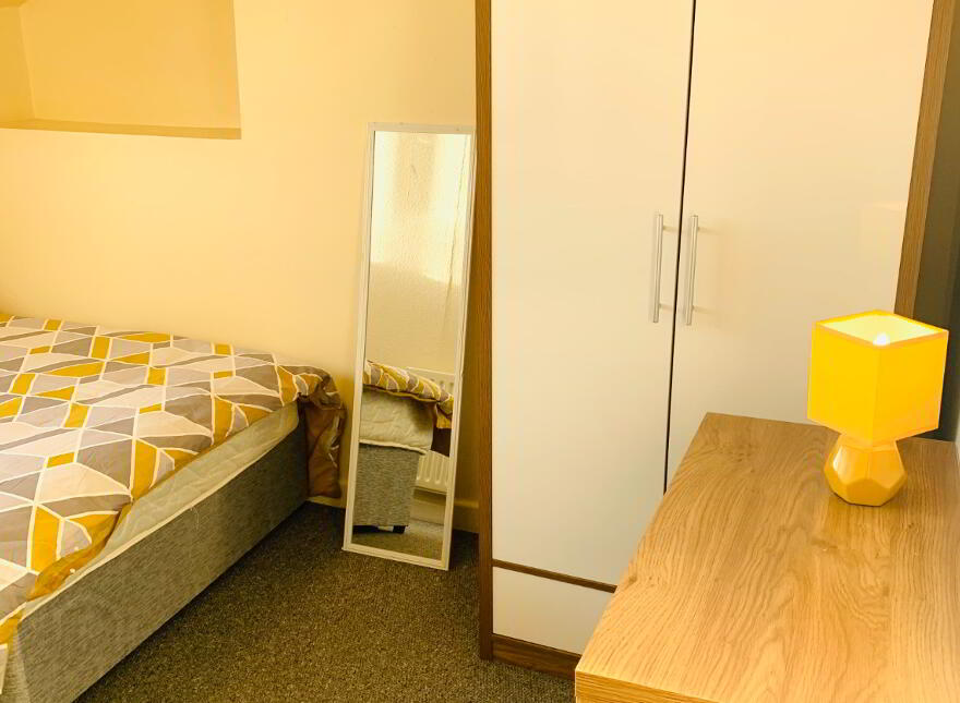 Camden Street, Room 6, All Bills Included, Belfast, BT9 6AU