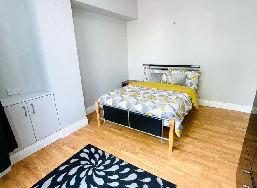 Duncairn Gardens, Room 1, R2 & R5. All Utiliity Bills Included, Belfast, BT15 2GN